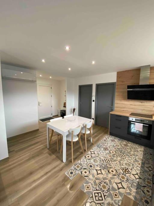 Appartement Climatise Charmes  Exteriér fotografie