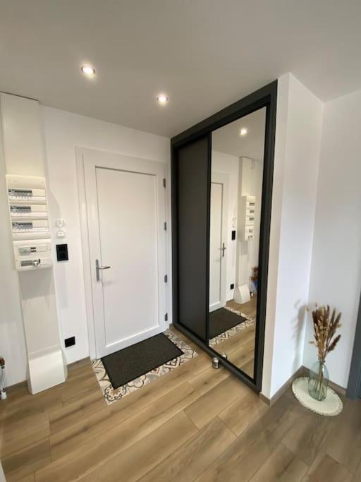 Appartement Climatise Charmes  Exteriér fotografie