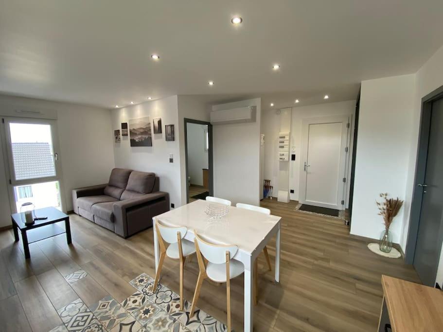 Appartement Climatise Charmes  Exteriér fotografie